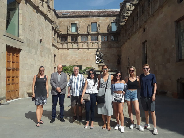 (Left-right) Melanie Goergmaier, Pere Jordi Figuerola Rotger, a professor at the University of Barcelona, and Joaquín Roy with students at the Palace of the Generalitat de Catalunya.